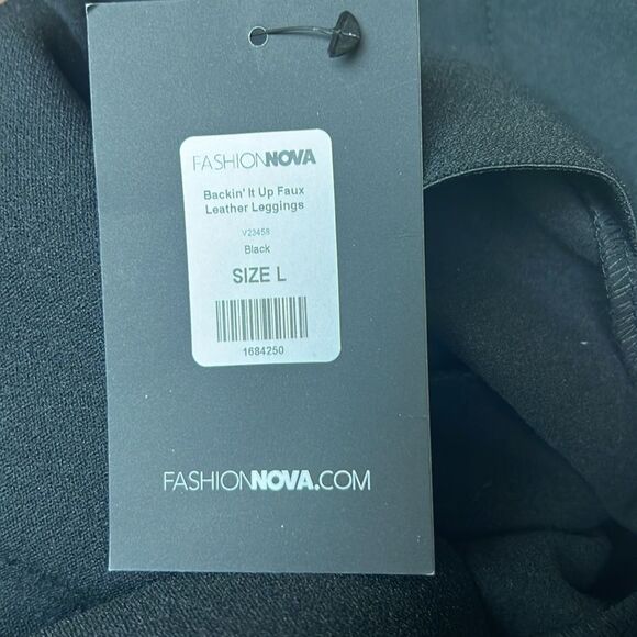 NWT Fashion Nova Backin' It Up Faux Leather Leggings - Black Large - Picture 4 of 4